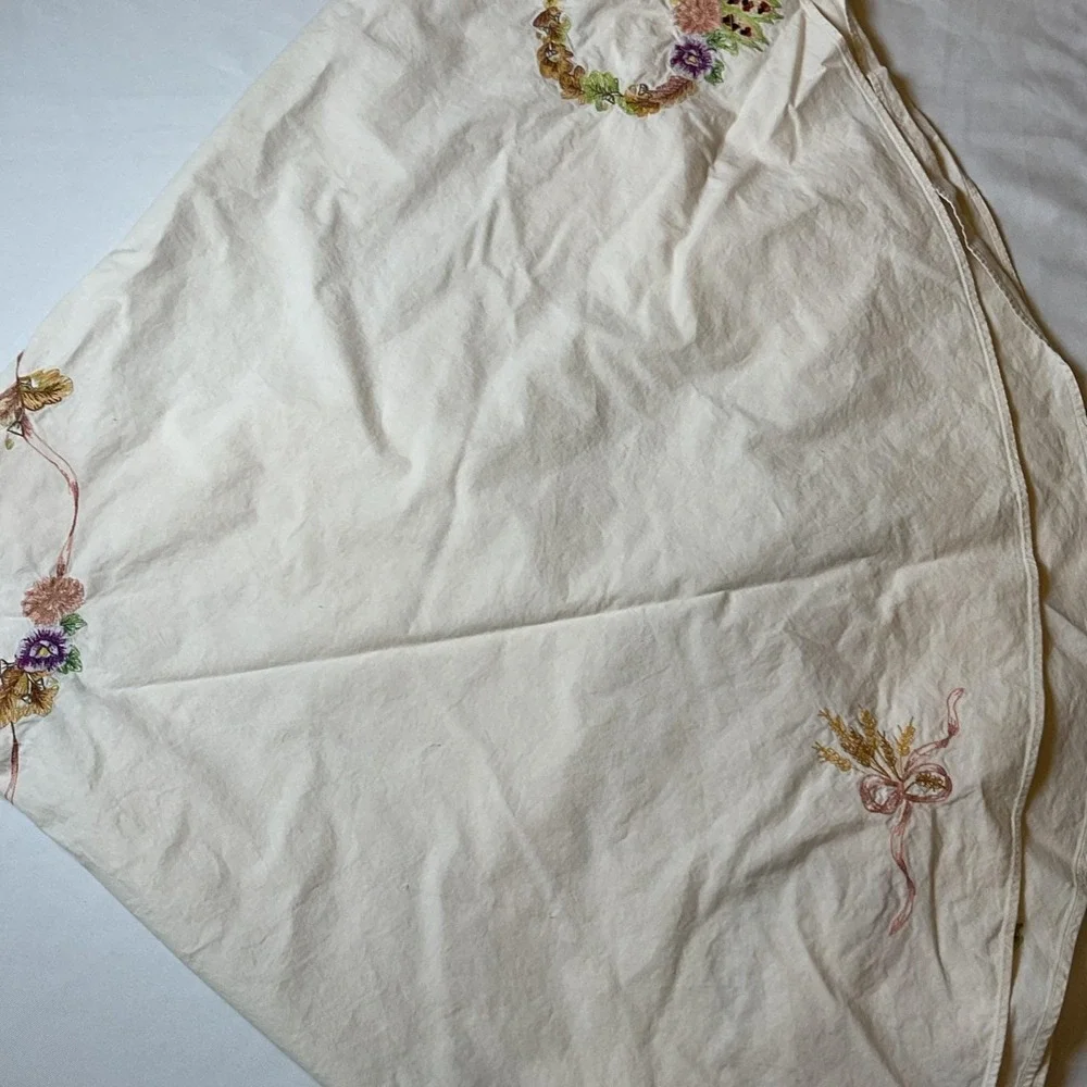 Vintage Round Light Pink Tablecloth Hand Embroidered Floral 64